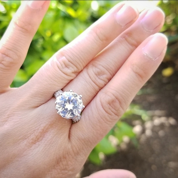 NEW 8 CARAT S925 SIMULATED DIAMOND CROWN RING - Picture 1 of 7